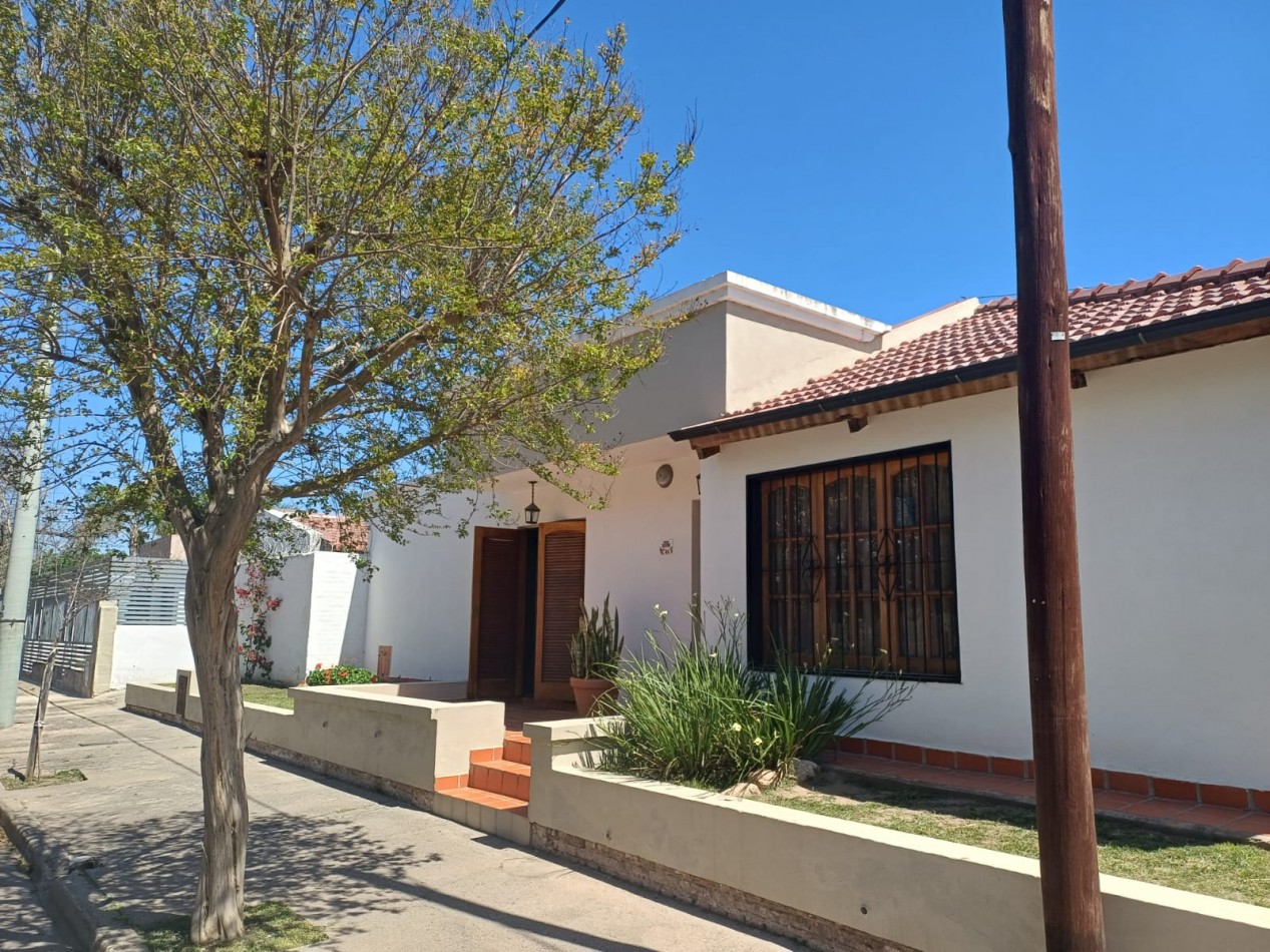 Imperdible!! Casa esquina 3 dormitorios  - Excelente zona residencial!!