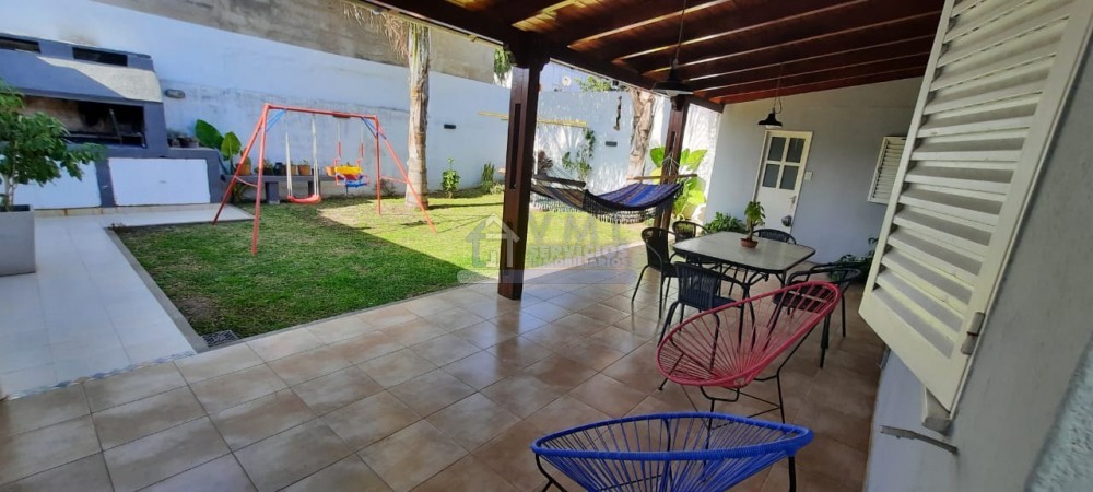 Inaudi! Hermosa casa 3 dormitorios 2 baños C/cochera doble