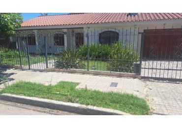 Imperdible!! Casa 3 dormitorios a mts de R. MARTINOLI - Excelente zona!!