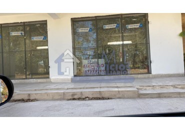 A metros de La Luisita! Alquiler Excelente local sobre Av. Valparaiso 4998 esq  Carlos Cuevas