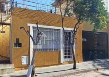 B° Independencia casa 2 dormitorio, con 2 departamentos!